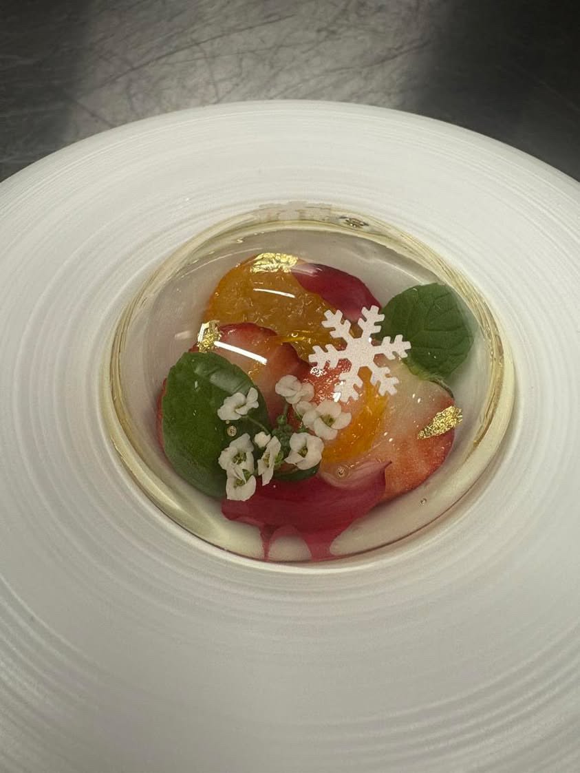 フルーツのカクテルと飴のドーム